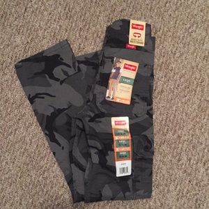 NWT Wrangler Camo Cargo Slim Adjustable Waistband